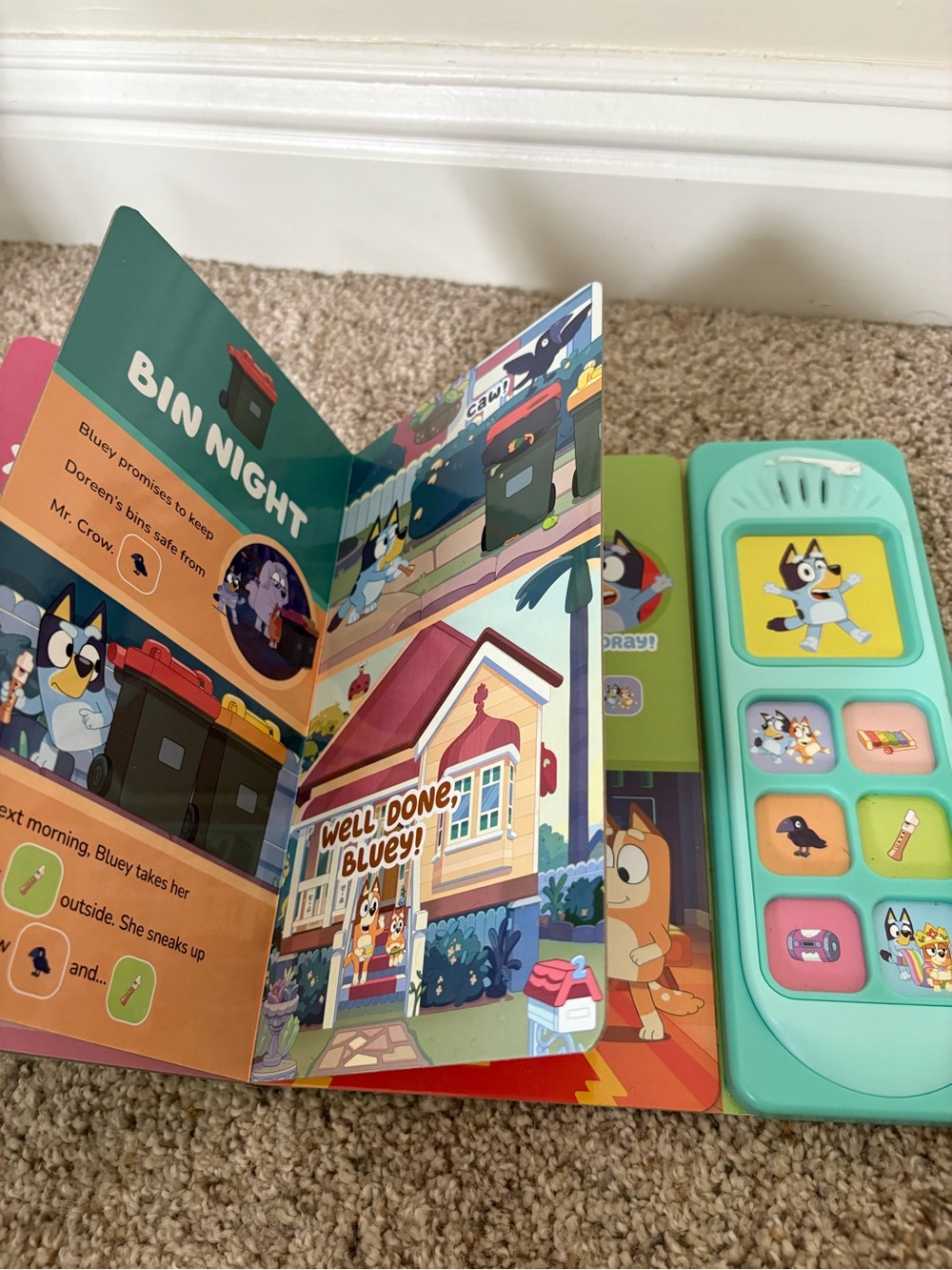 Bluey: Let's Play Games! Sound Book by Pi Kids (2025, Children's Board Books) - Picture 4 of 5